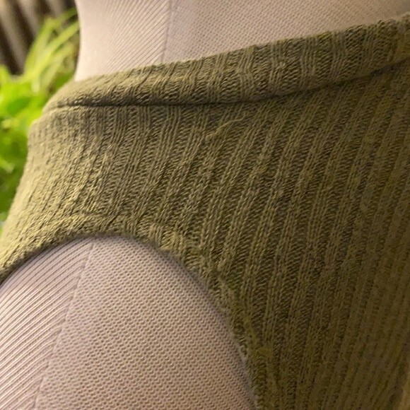 H & M Devided Army Green Ribbed Top with Cutout Sleeves Top Size Small - Picture 6 of 7